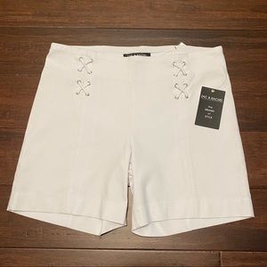 Zac & Rachel white pull on shorts size 8